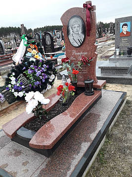 Елітний пам’ятник на могилу з хрестом з червоного граніту Символ Слави 1300*2000