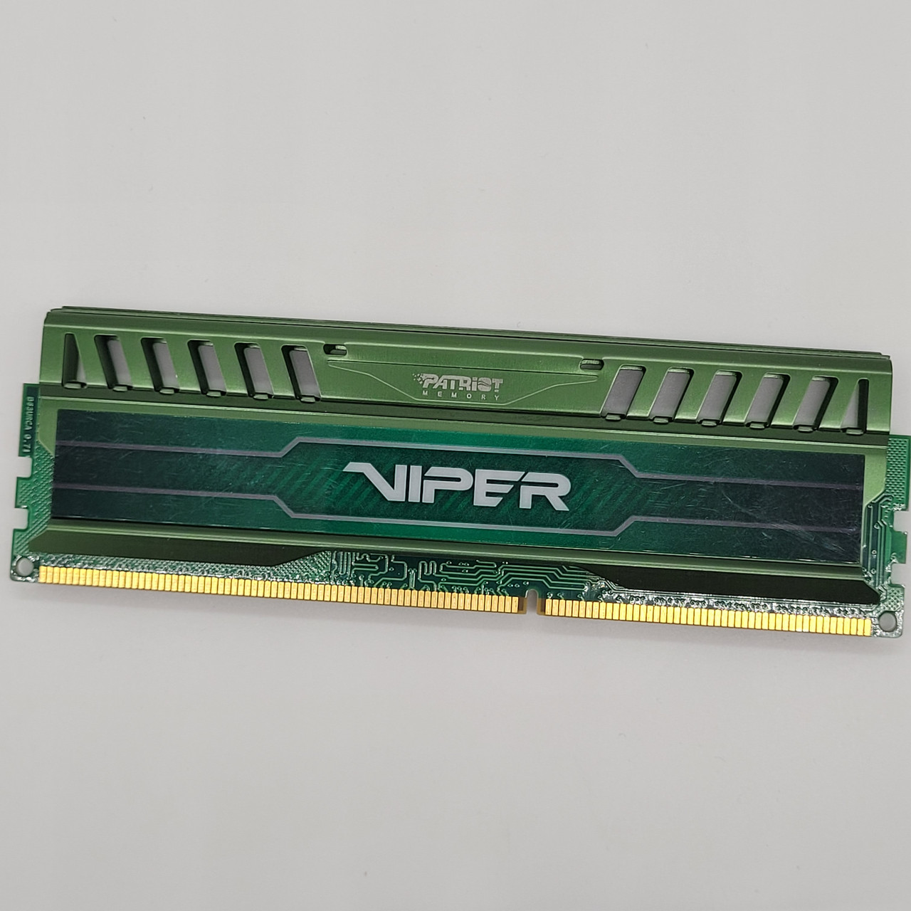 Ігрова оперативна пам'ять Patriot Viper DDR3 4Gb 1600MHz PC3 12800U 1R8 CL10 (PV34G160C0GN) Б/В
