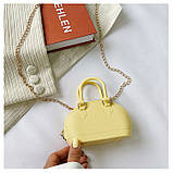Жіноча маленька сумка 10447 крос-боді на ланцюжку жовта, фото 2