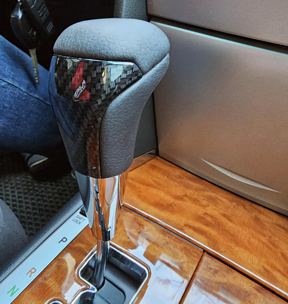 Ручка КПП (Чорна шкіра -2025 карбон) для Toyota Land Cruiser 200 2007-2021 рр, фото 1