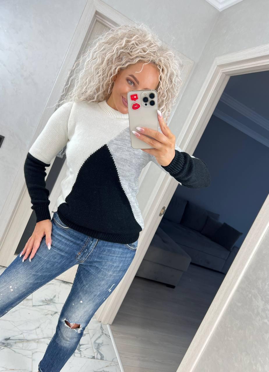 Жіночий светр в'язаний