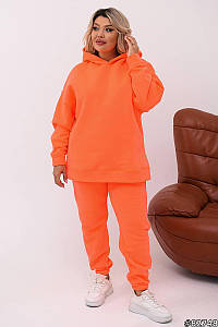 Комфортний жіночий костюм