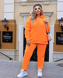 Комфортний жіночий костюм