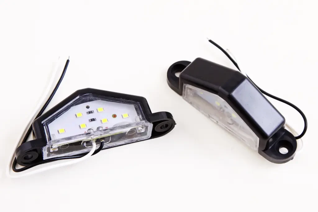 Ліхтар підсвічування заднього номера причепа діодний 6-SMD 90*20*32мм чорний з кріпленням (2 шт.), фото 1