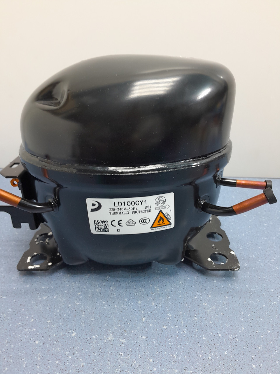 Компресор для холодильника Gorenje 586867 LD100CY1, фото 1