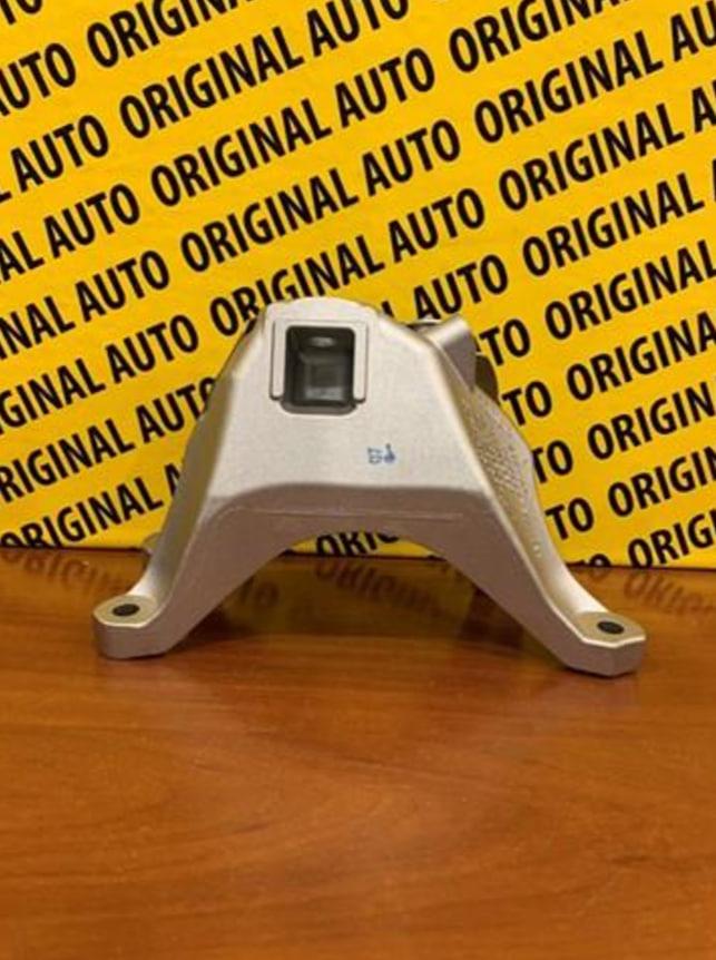 Кронштейн двигуна BMW G01 G02 G05 G30 G32 40i 22116876216