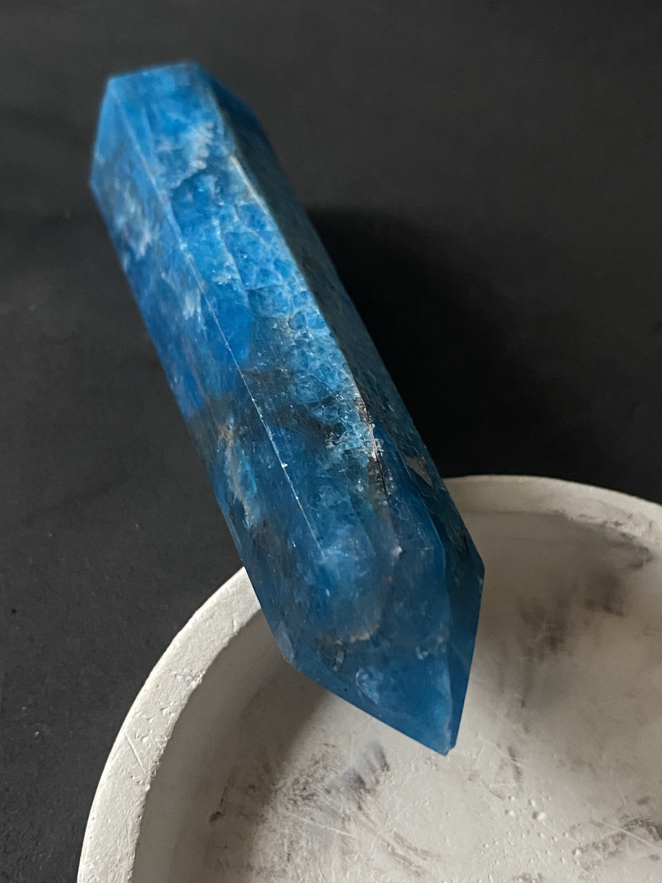 Апатит натуральний обеліск олівець з натурального апатиту камінь апатит., фото 1