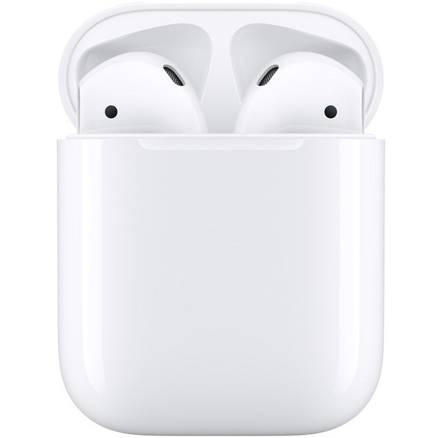 Б/В Навушники Apple AirPods with Charging Case MV7N2TY/A оригінальні бездротові навушники з кейсом для заряджання
