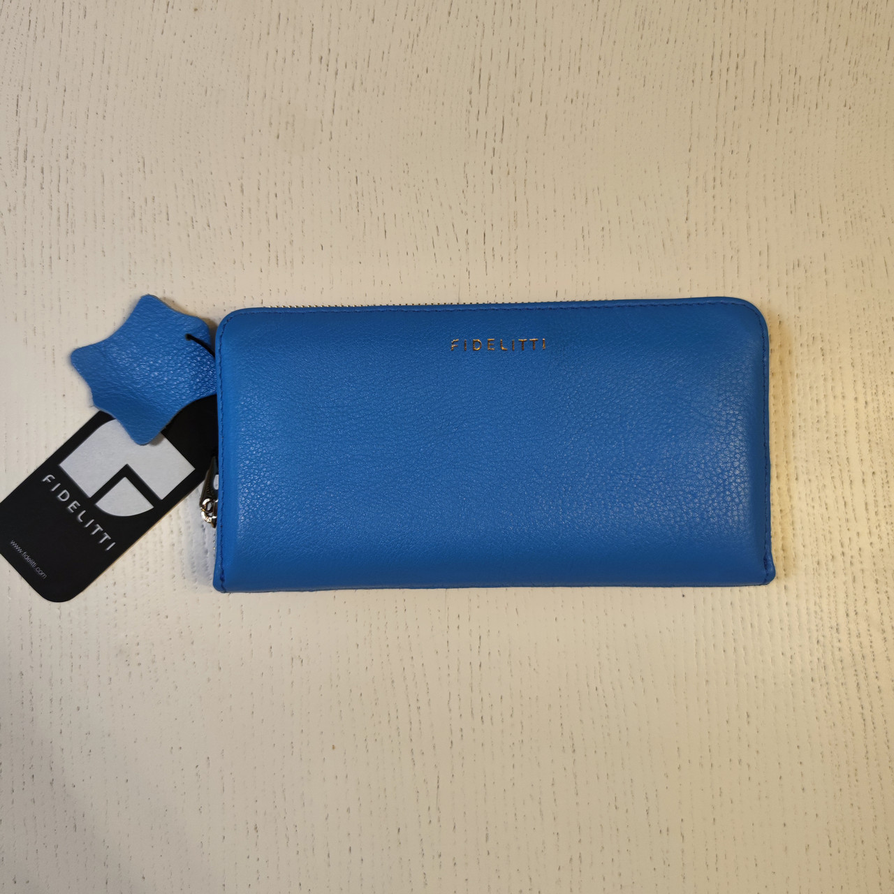 Жіночий шкіряний гаманець в сині троянди чорний, фото 1