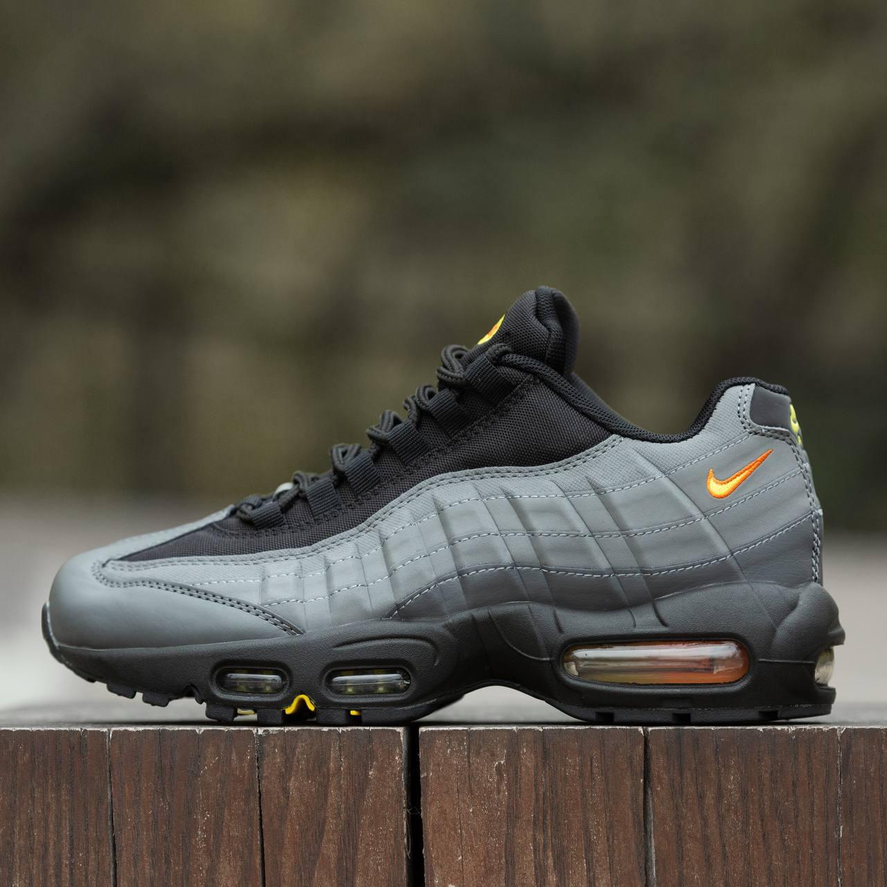 Чоловічі кросівки Nike AIR MAX 95 Black Grey Orange (чорно-сірі з жовтогарячим) модні 1952 Найк vkross