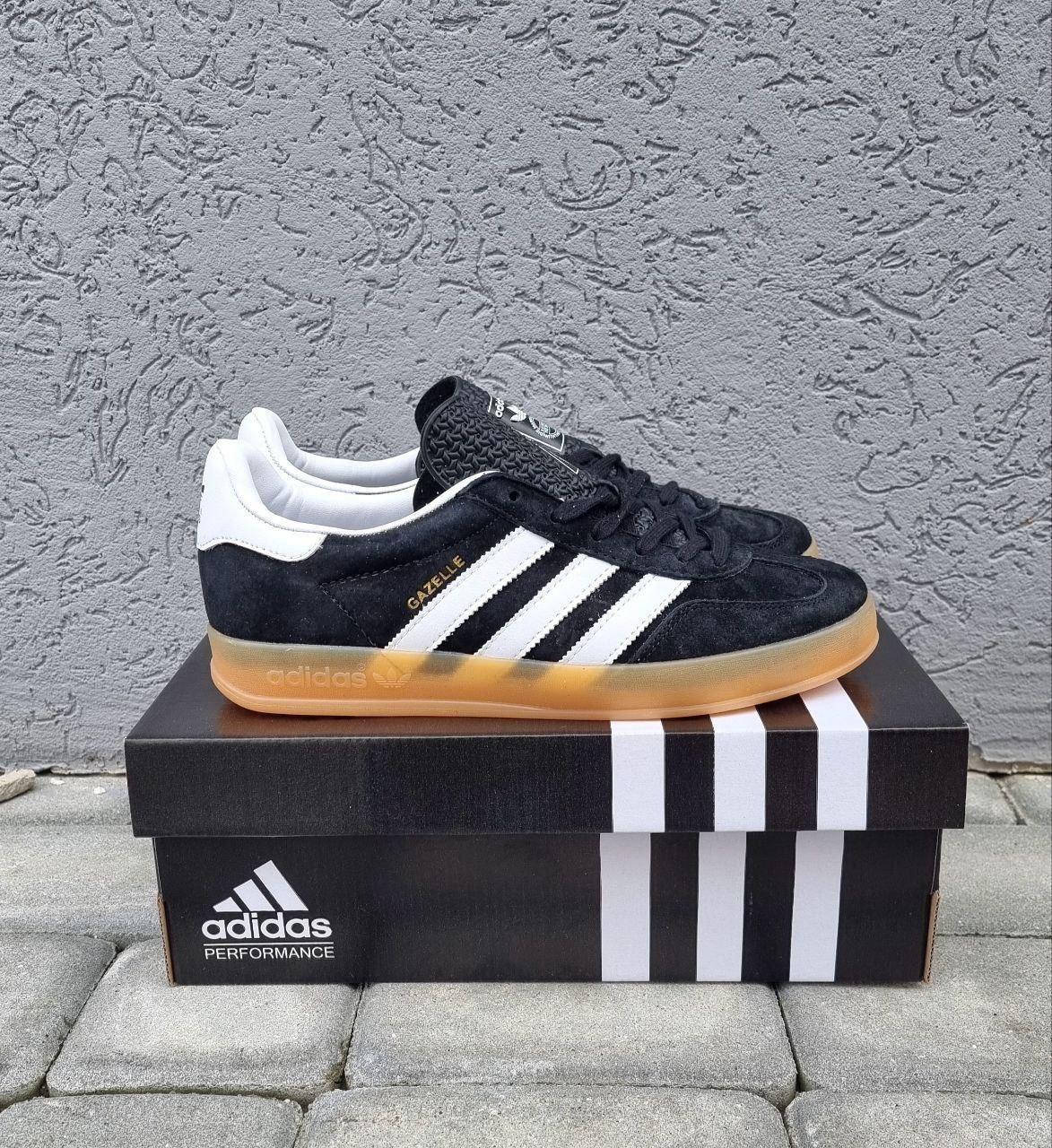 Чоловічі демісезонні кросівки Adidas GAZELLE INDOOR (чорні з білим) повсякденні кроси 01151 Адідас vkross