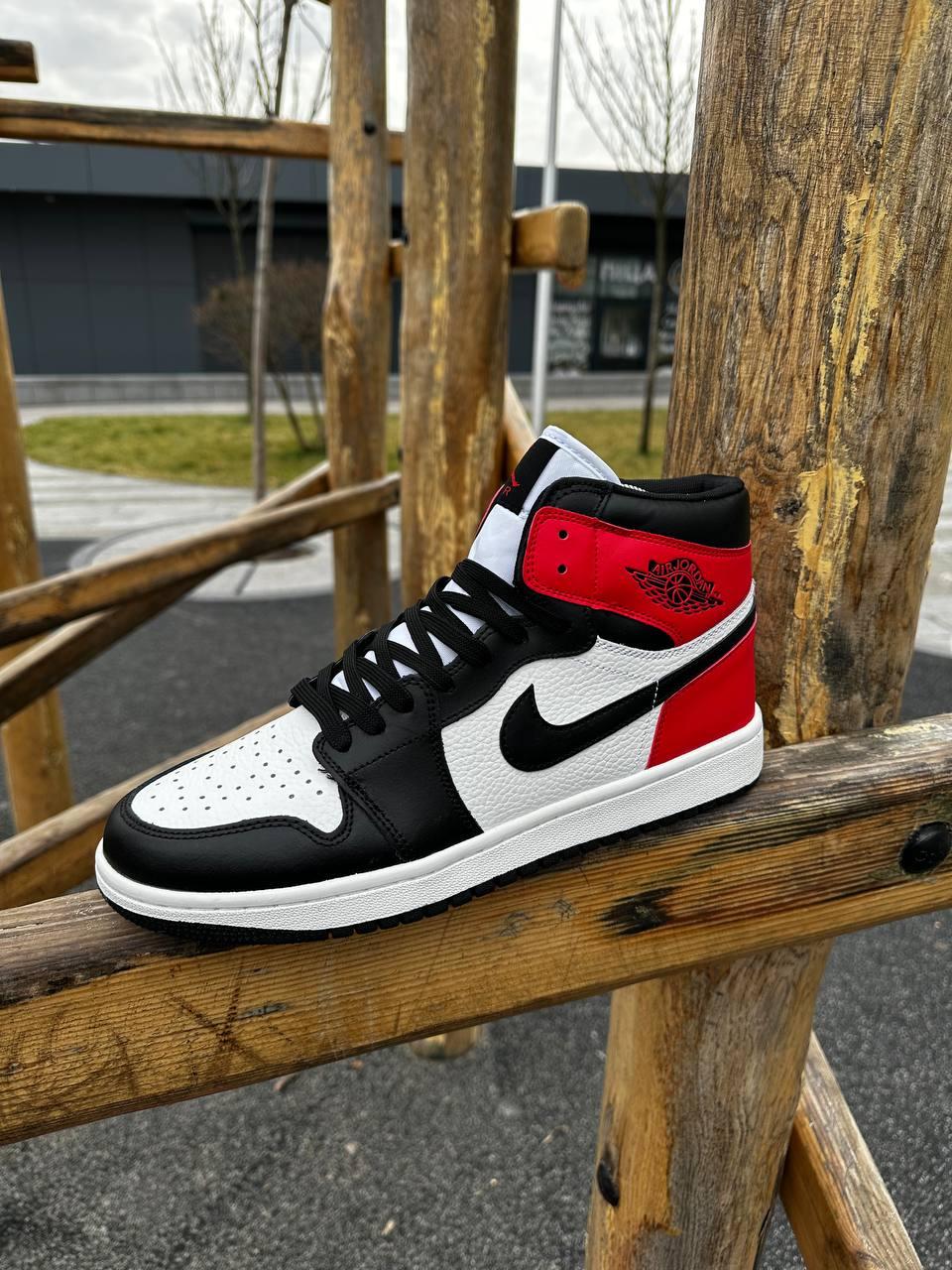 Чоловічі кросівки Nike Air Jordan 1 RED (біло-чорні з червоним) повсякденні кроси 159-7 Найк vkross