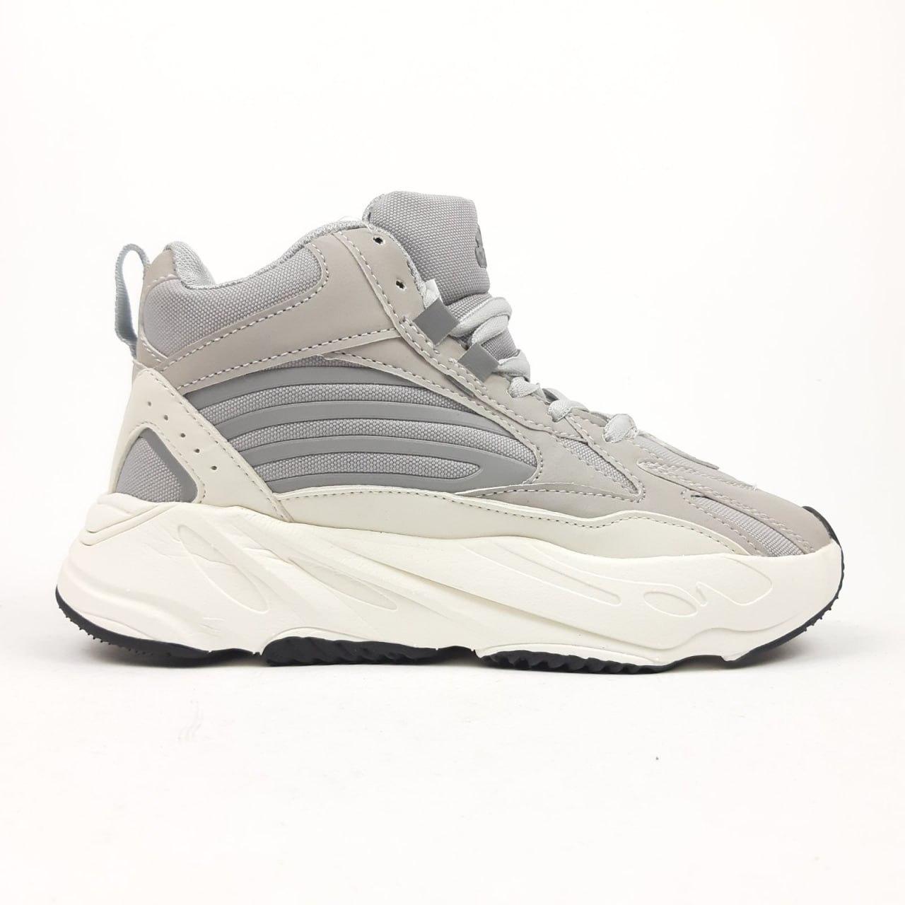 Жіночі зимові кросівки Adidas YEEZY Boost 700 High (сірі з білим) спортивні високі кроси 4178 Адідас vkross, фото 1