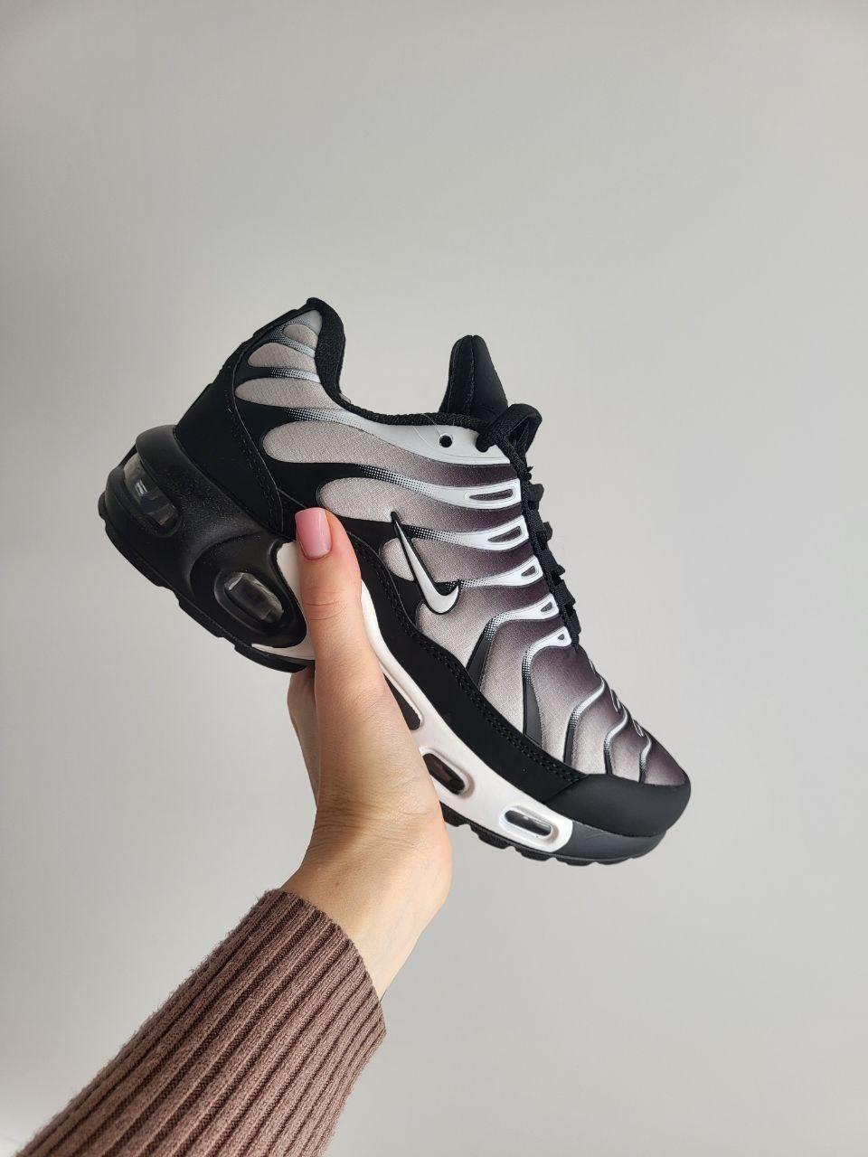 Жіночі осінні кросівки Nike Air MAX TN Grey (чорні із сірим) стильні кросівки 632 Найк vkross