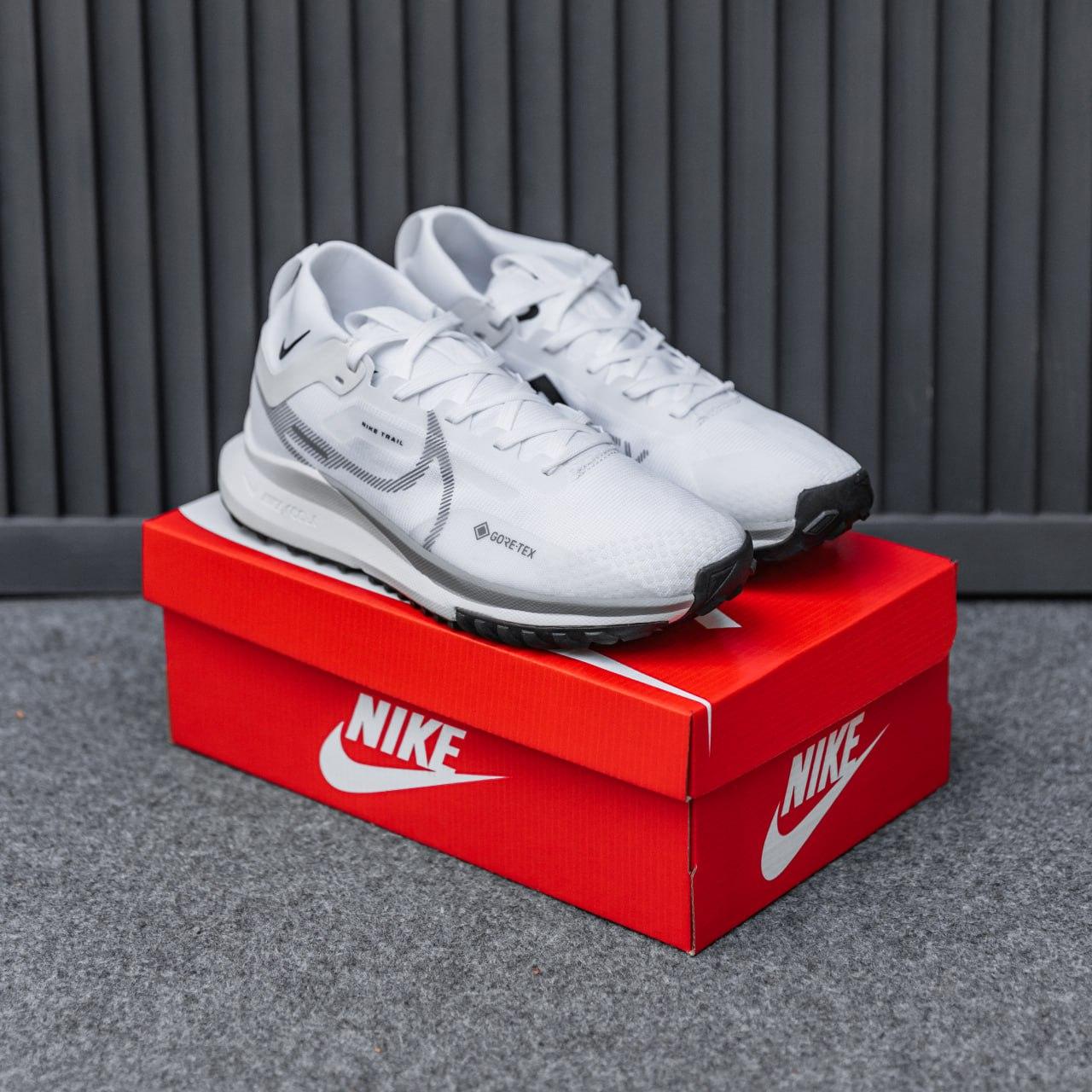 Чоловічі спортивні кросівки Nike React Pegasus Trail 4 (білі) модні повсякденні кроси 2836 Найк vkross