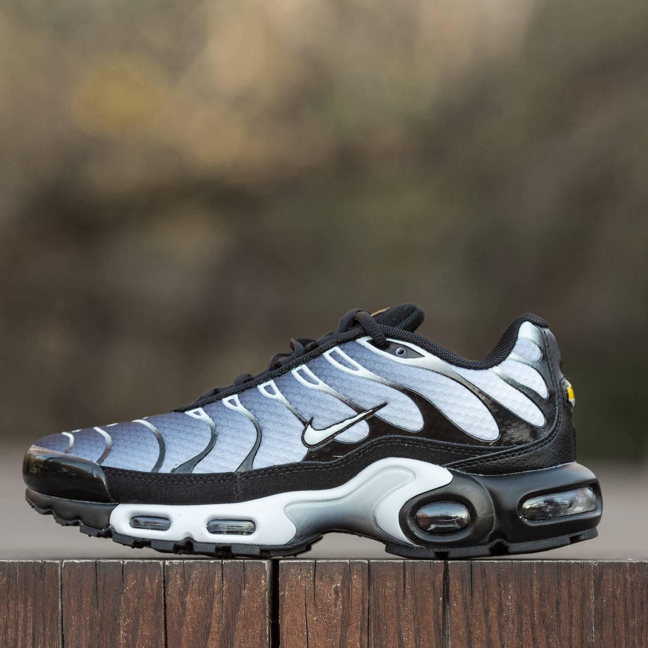 Чоловічі кросівки Nike Air Max TN Black White (чорні з білим) стильні кросівки 1934 Найк vkross