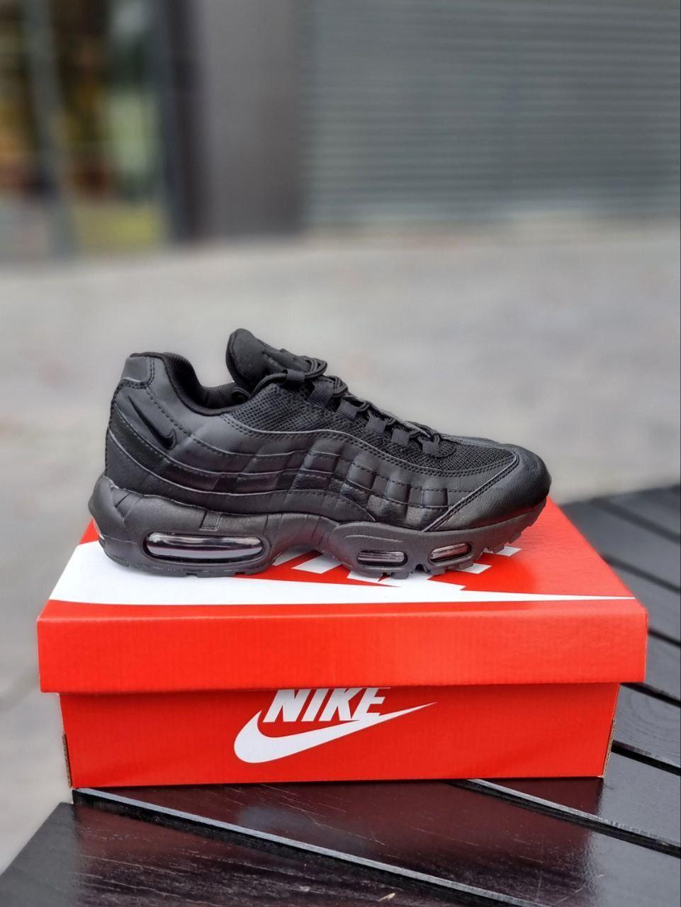 Чоловічі спортивні кросівки Nike Air Max 95 (чорні) стильні повсякденні кроси 01368 Найк vkross
