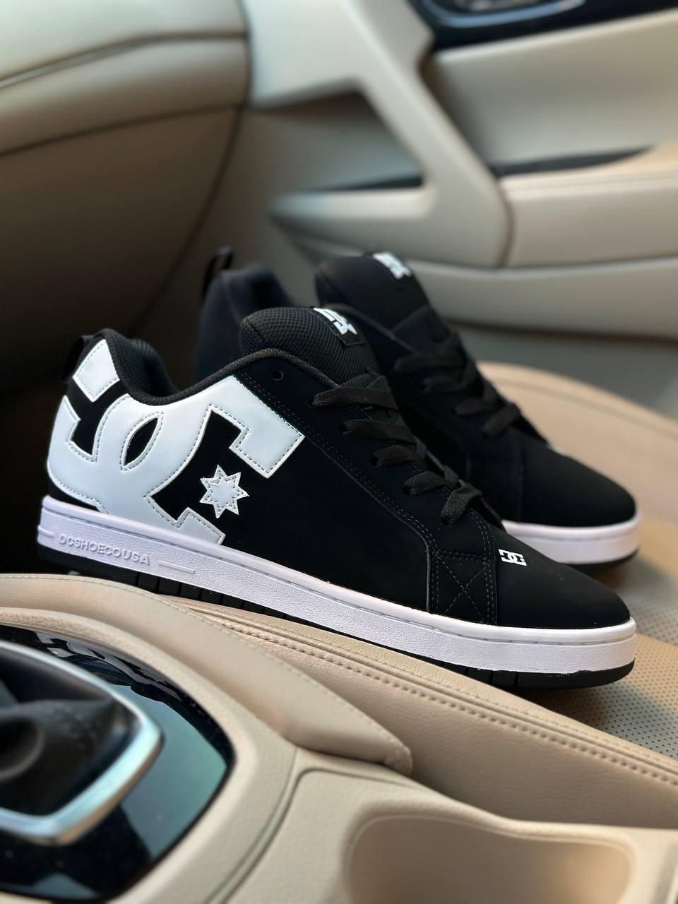 Чоловічі кросівки DC Court Graffik Black/White Skate Shoes Low-Top (чорно-білі) низькі 4023 DС vkross