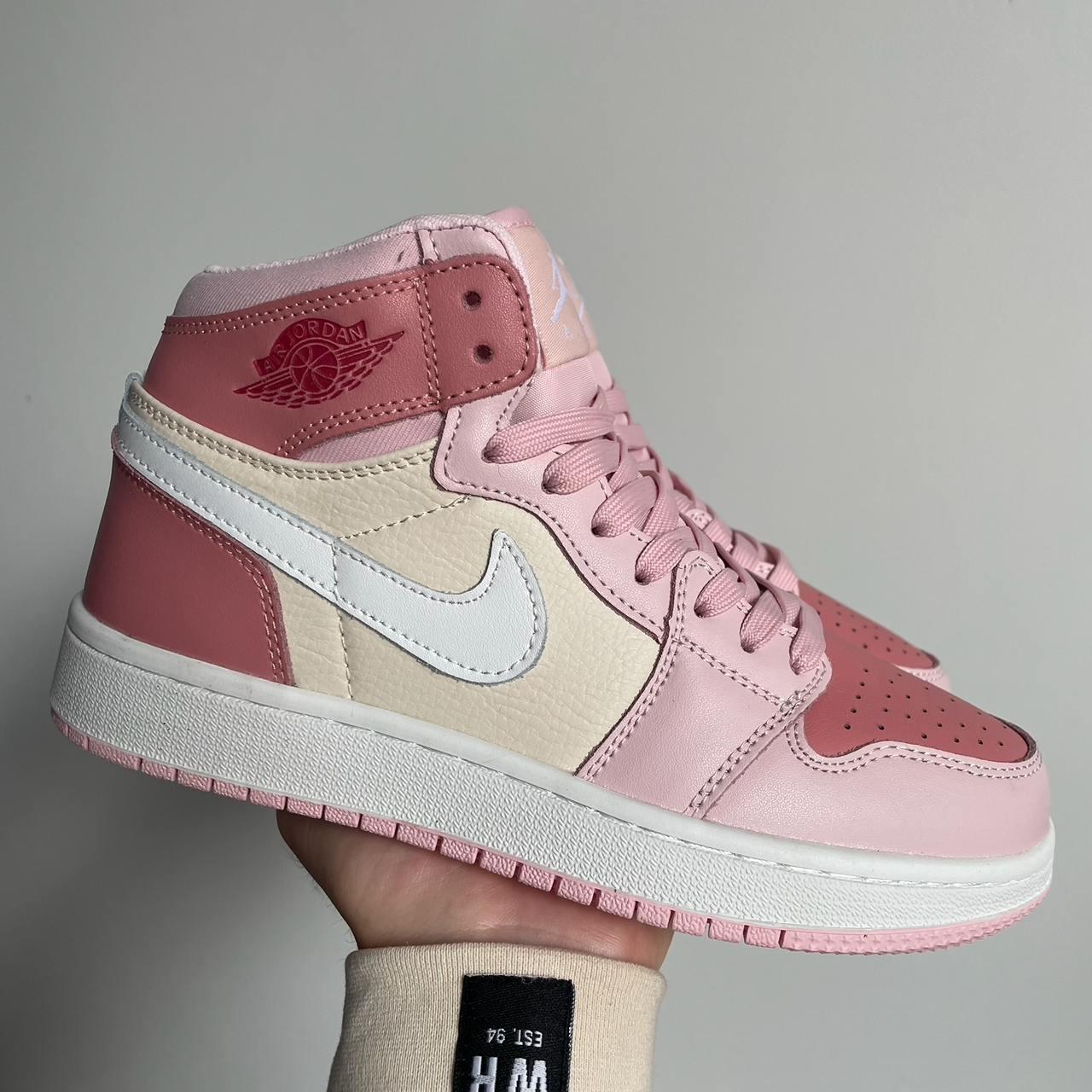 Жіночі кросівки Nike Air Jordan 1 Retro Pink Mid (рожеві) повсякденні кроси 0546v Найк топ, фото 1