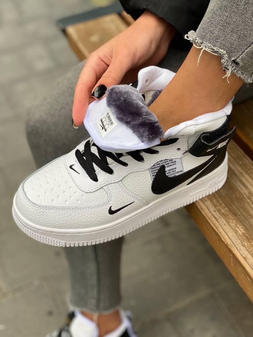 Жіночі демісезонні кросівки Nike Air Force Utiliti High White Black Fur (білі) високі 2194 Найк vkross