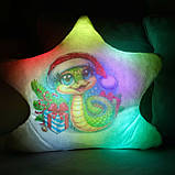 Подушка нічник — подарунок на Новий рік і Різдво — дитячий нічник із символом 2025 року — нічник у формі змії, фото 8