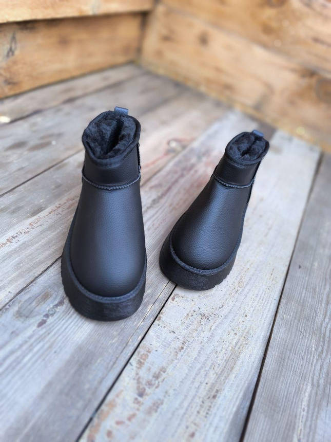 Угги ЧЕРНЫЕ BLACK эко Кожа Мини с лейбл UGG короткие на высокой платформе зима женские, фото 1
