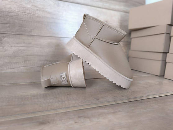 Уги БАЖОВІ BEIGE екошкіра Міні з лейбл UGG короткі на високій платформі зима жіночі, фото 3