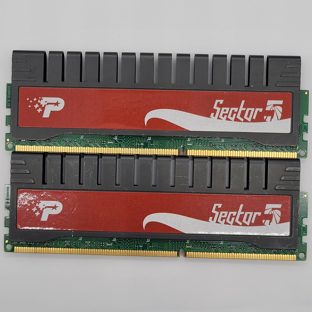Пара ігрової оперативної пам'яті Patriot Sector5 DDR3 8Gb (2x4Gb) 1600MHz 12800 2R8 CL9 (PGV38G1600ELK) Б/В
