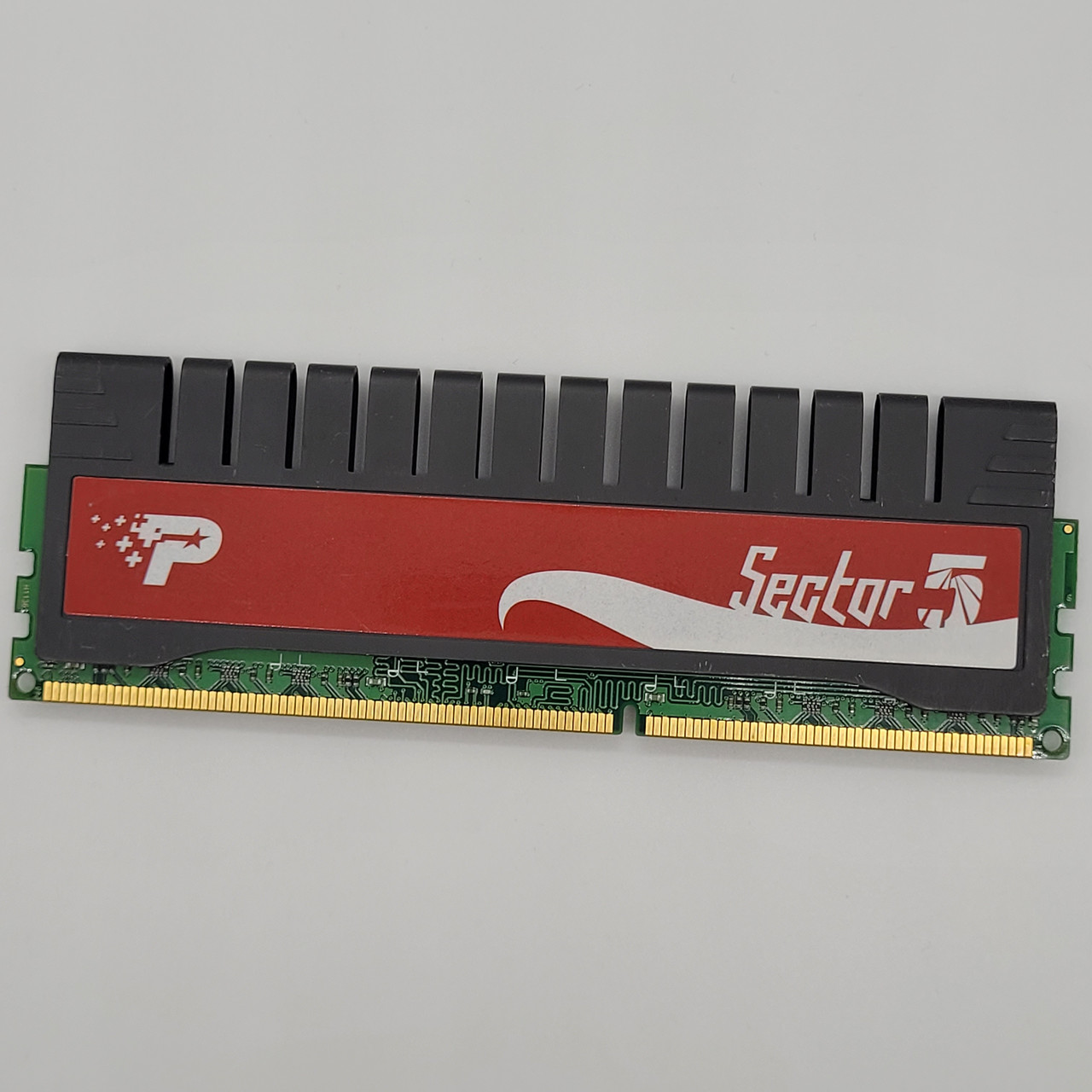 Ігрова оперативна пам'ять Patriot Sector5 DDR3 4Gb 1600MHz PC3-12800U 2R8 CL9 (PGV38G1600ELK) Б/В