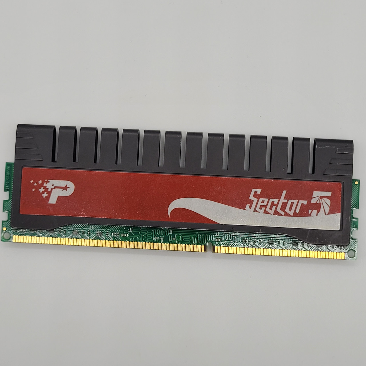 Ігрова оперативна пам'ять Patriot Sector5 DDR3 4Gb 1600MHz PC3-12800U 2R8 CL9 (PGV316G1600ELQK) Б/В