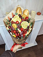 Смачний букет із ковбасками сиром. Їстівний подарунок на день народження. Букет з ковбас