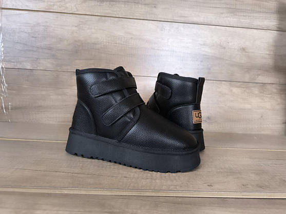Угги кожаные ЧЕРНЫЕ с лейбл UGG ботиночки полусапожки на липучках на высокой платформе женские, фото 3