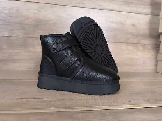 Угги кожаные ЧЕРНЫЕ с лейбл UGG ботиночки полусапожки на липучках на высокой платформе женские, фото 4
