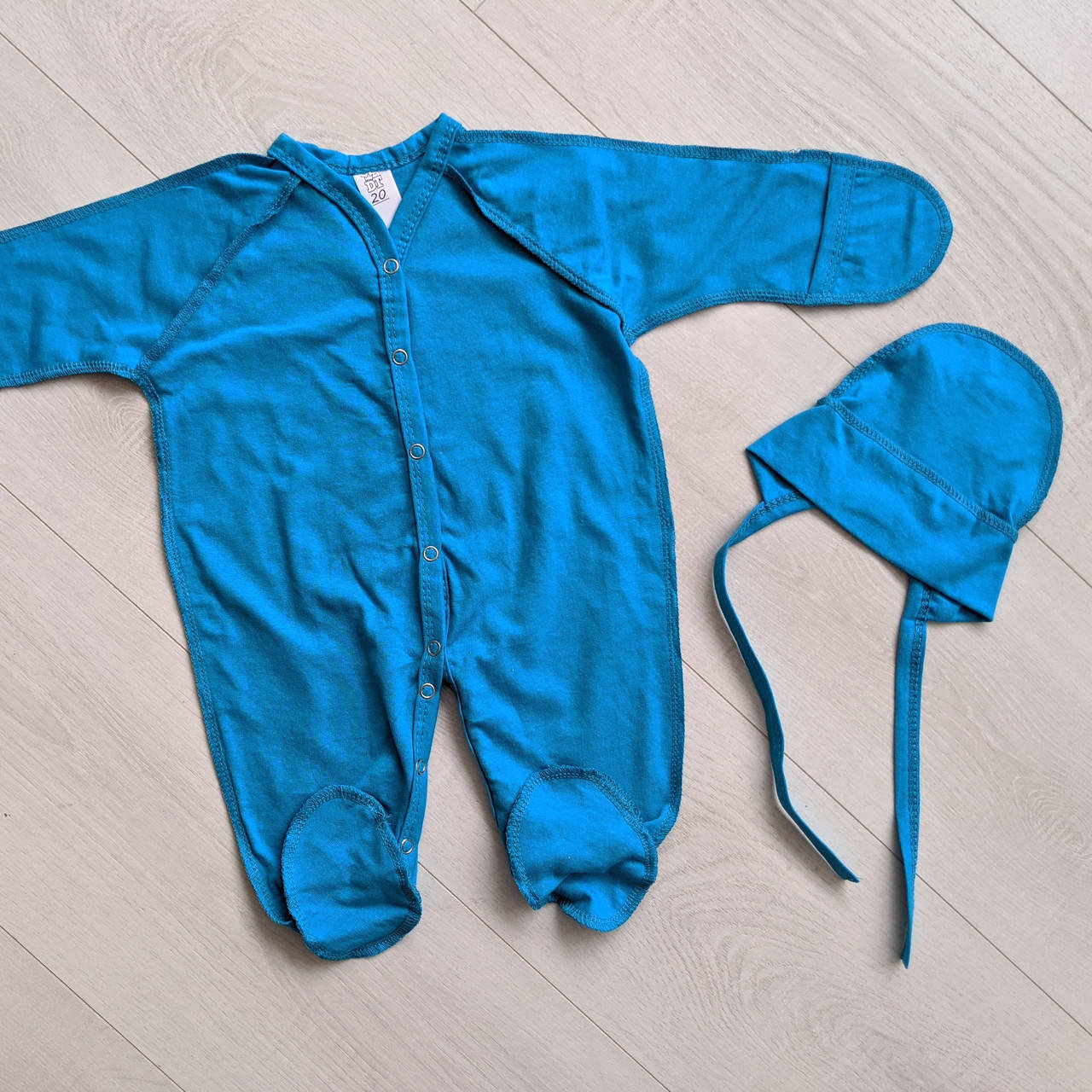 

Человечек с чепчиком (голубой)