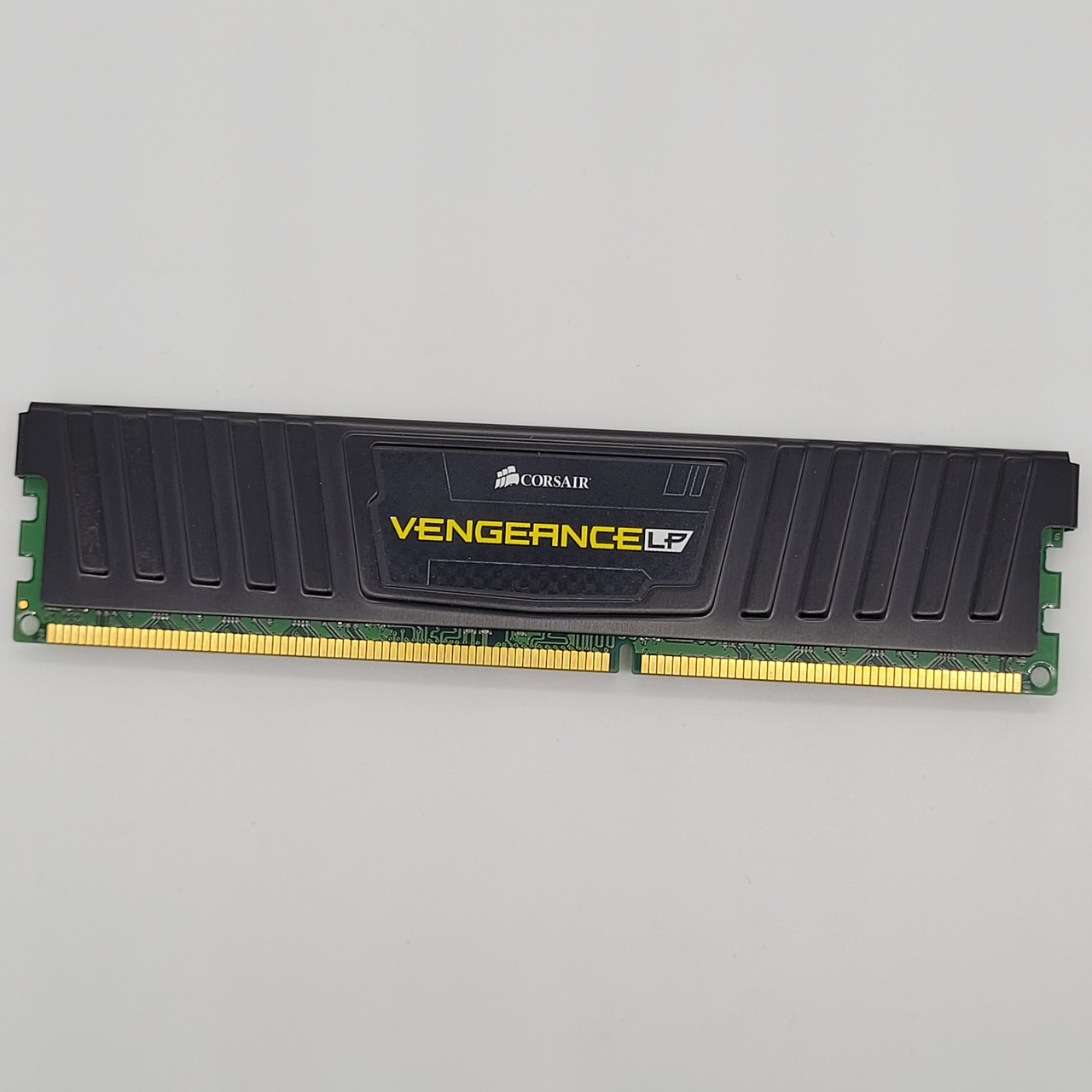 Ігрова оперативна пам'ять Corsair Vengeance DDR3 4Gb 1600MHz PC3-12800U 2R8 CL7 (CML16GX3M4X1600C7) Б/В