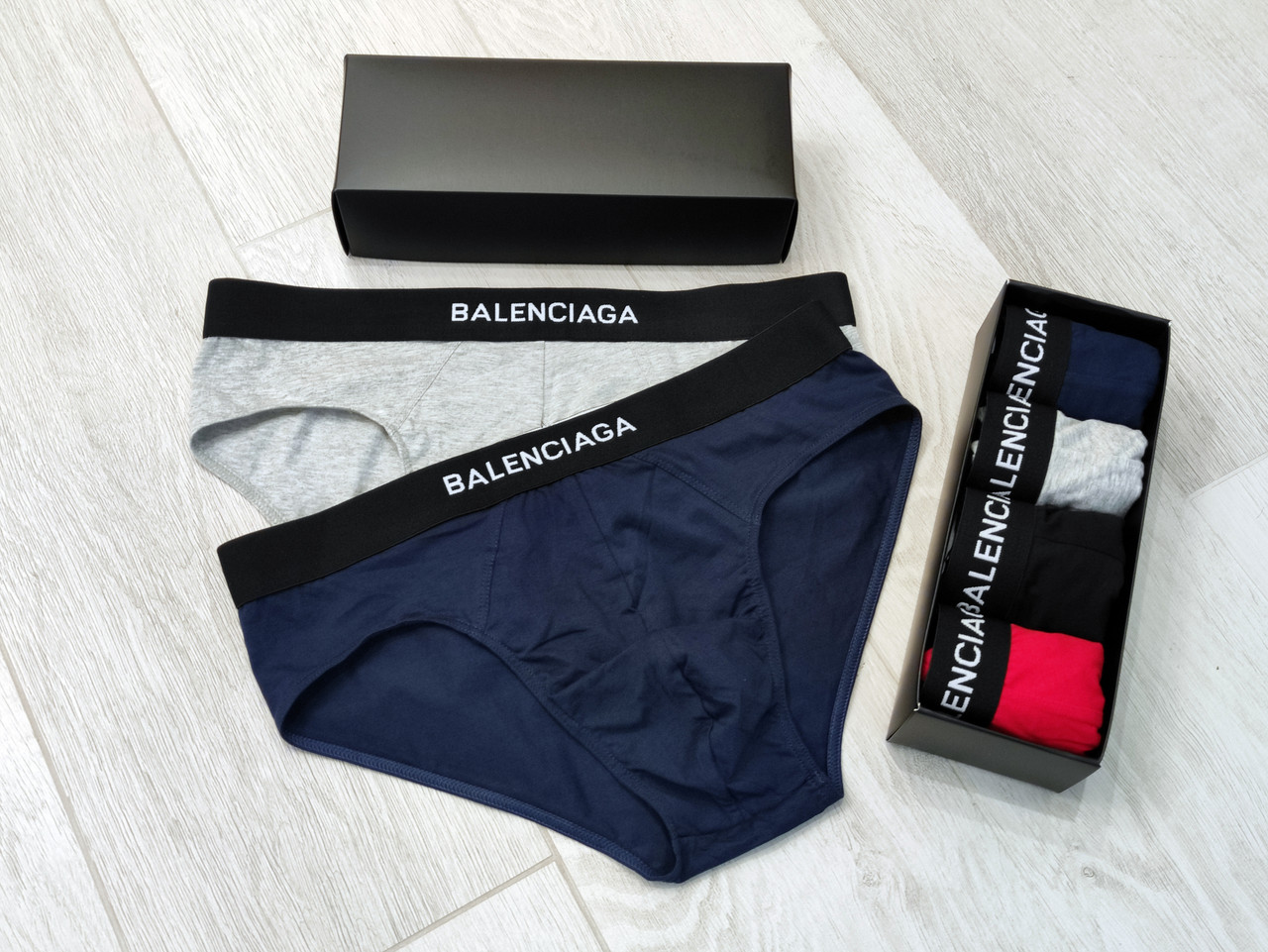 Набір чоловічих сліпів Balenciaga з 4 штук у подарунковій коробці