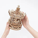 Конструктор Robotime 3D дерев'яний пазл модель Романтична карусель ROKR Romantic Carousel Mechanical AMK62, фото 3
