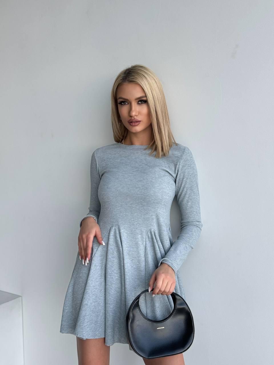 Базова трикотажна сукня