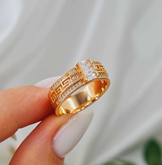 Кільце Еллада з білими фіанітами медзолото