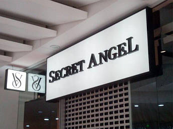 Об'ємні світлові літери на основі композитного короба