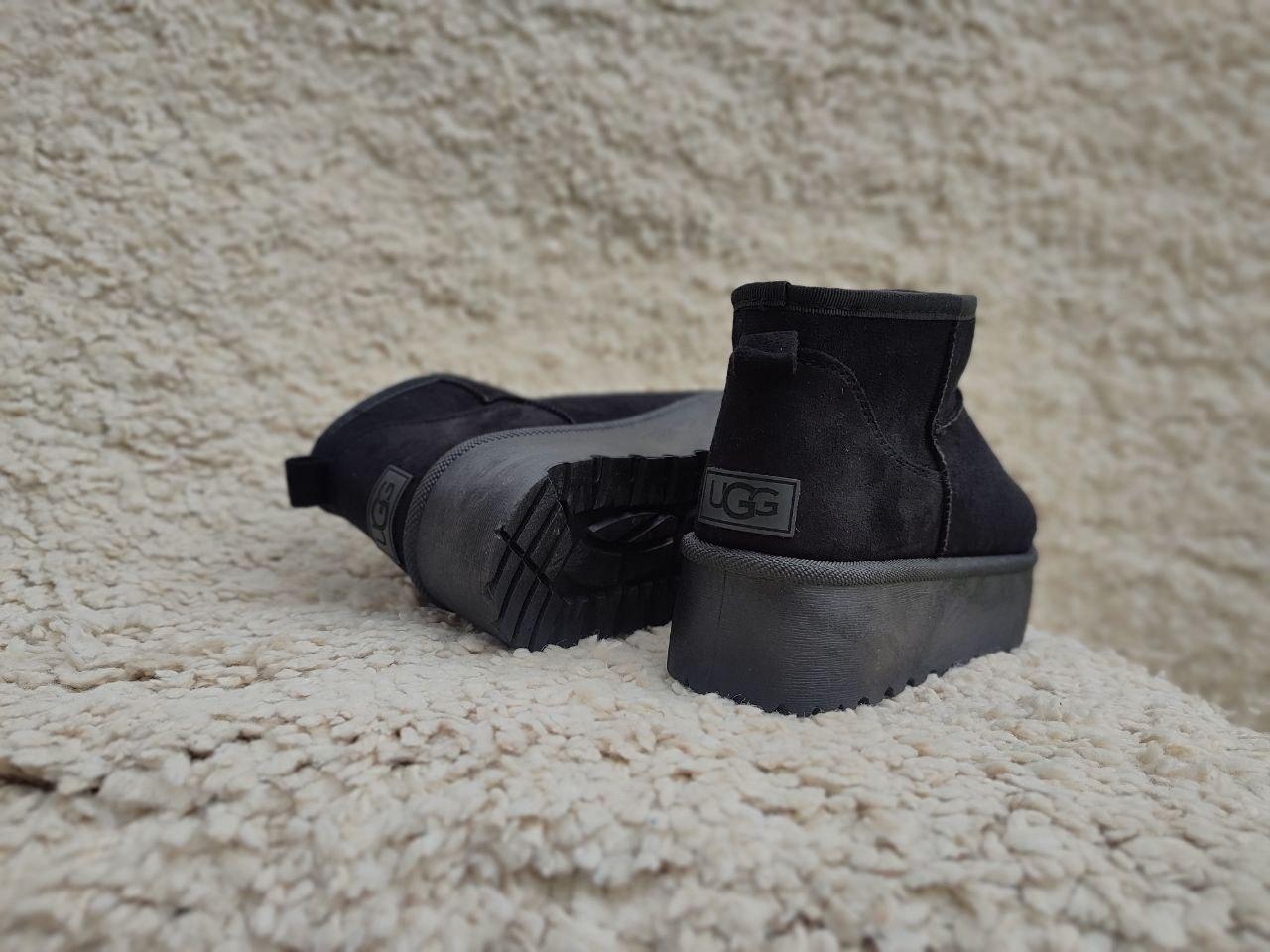 Уги ЧОРНІ короткі черевички теплі на високій підошві з лейбл UGG екозамша жіночі