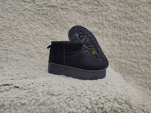 Уги ЧОРНІ короткі черевички теплі на високій підошві з лейбл UGG екозамша жіночі, фото 2