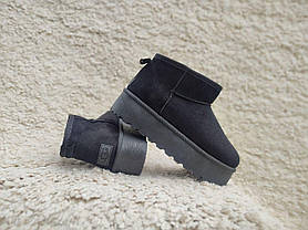 Уги ЧОРНІ короткі черевички теплі на високій підошві з лейбл UGG екозамша жіночі, фото 3