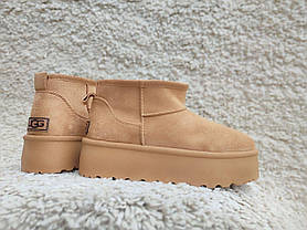 Жіночі Уги короткі черевички теплі РИЖІЄ CAMEL на високій підошві екозамша з лейбл UGG на п'ятці, фото 4