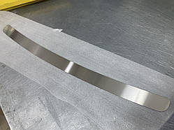 Накладка на бампер Toyota Avensis II седан з 2003-2009