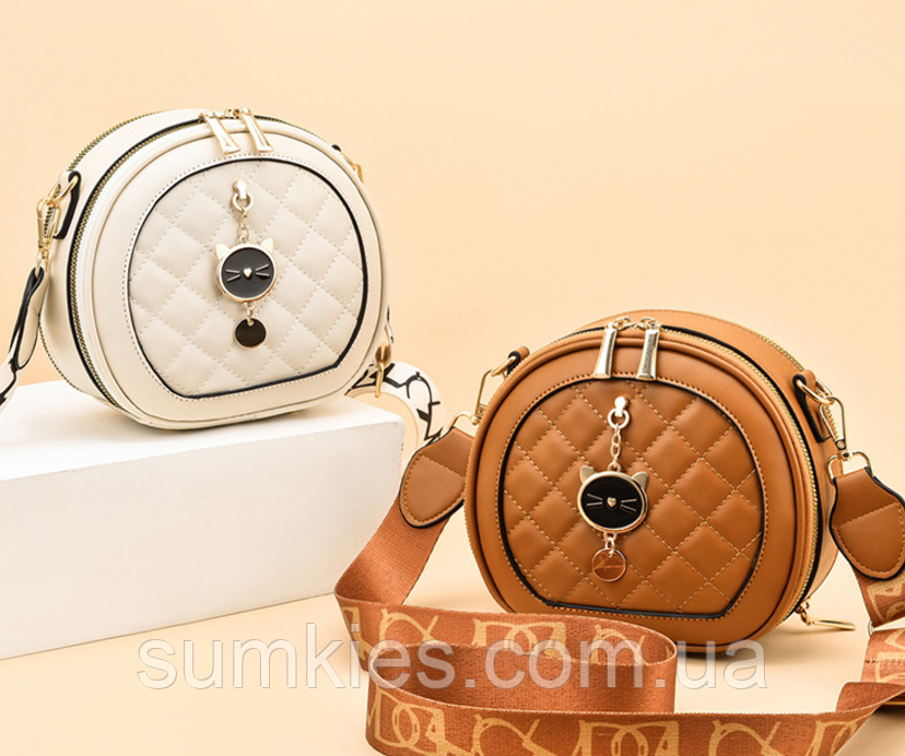 Жіноча сумочка клатч кругла стьобана з брелоком. Маленька сумка для дівчат, фото 1