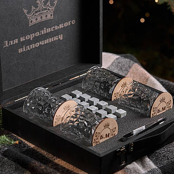 Набір для віскі на 4 склянки у дерев'яному кейсі