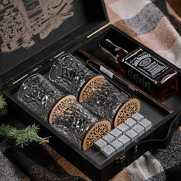 Набір для віскі на 4 склянки у дерев'яному кейсі з відділеням для напою