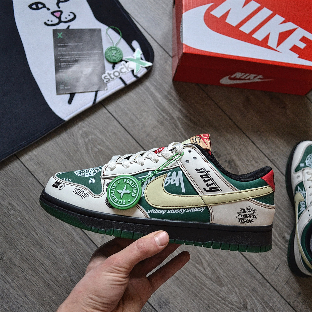Чоловічі кросівки Nike SB Dunk Low x Stussy BMW M3 'Green\White' весна осінь демісезонні  (зелені). Живе фото