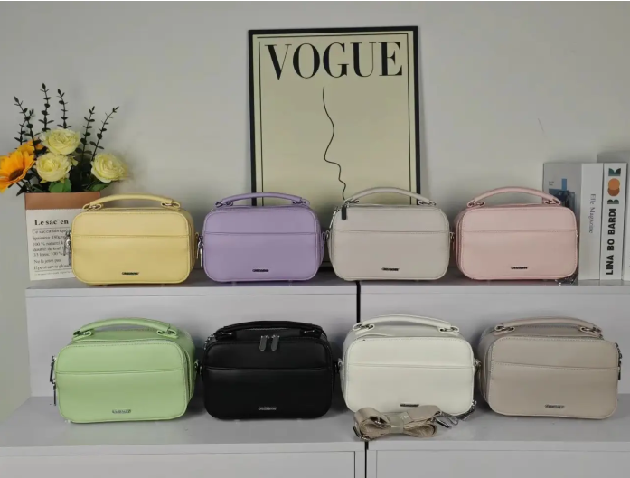 Сумка жіноча крос-боді 21*13 см на два відділення з довгим ремінцем зі штучної шкіри Zhenya, фото 1